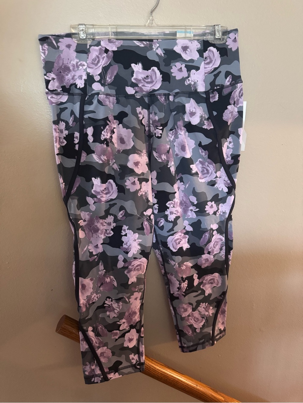 Livi Floral Active Capri Leggings - Pink/Gray